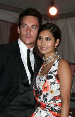 Jonathan Rhys-Meyers pic #638450